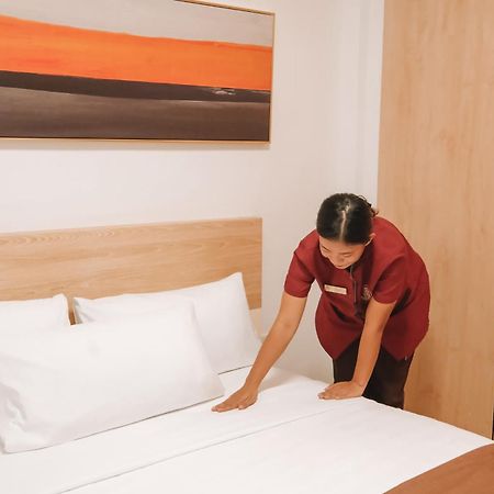 Rosey Hotel Cabanatuan City エクステリア 写真
