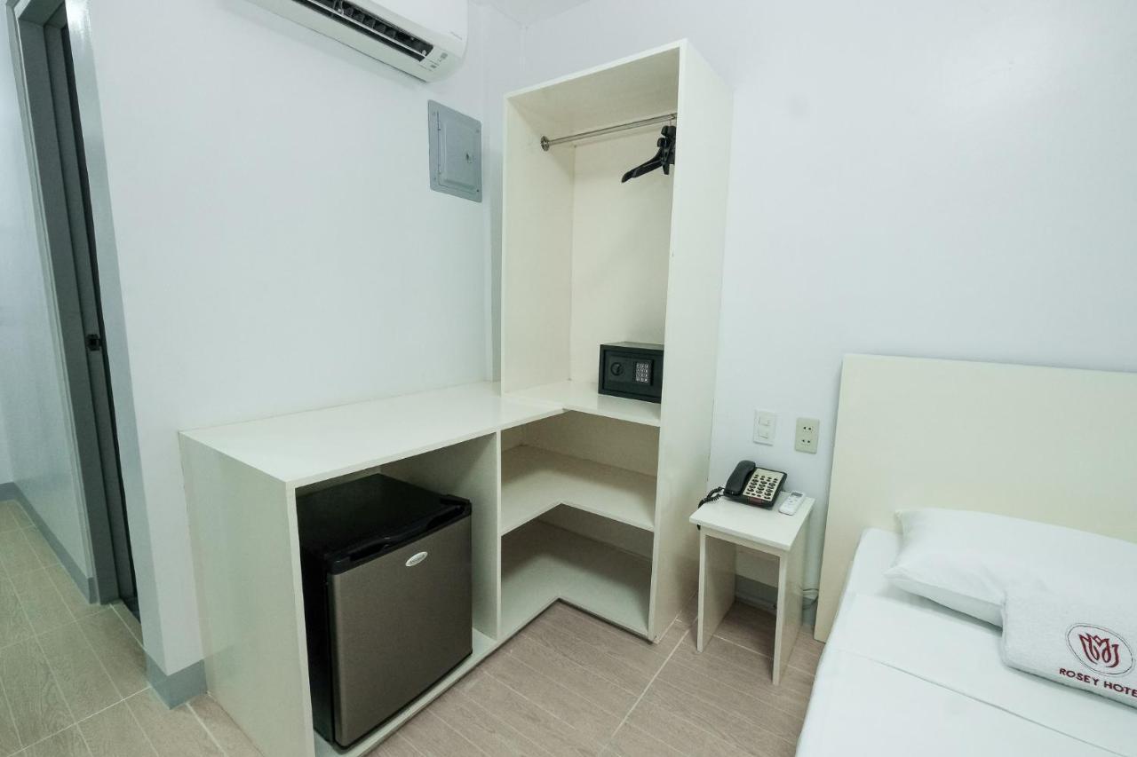 Rosey Hotel Cabanatuan City エクステリア 写真