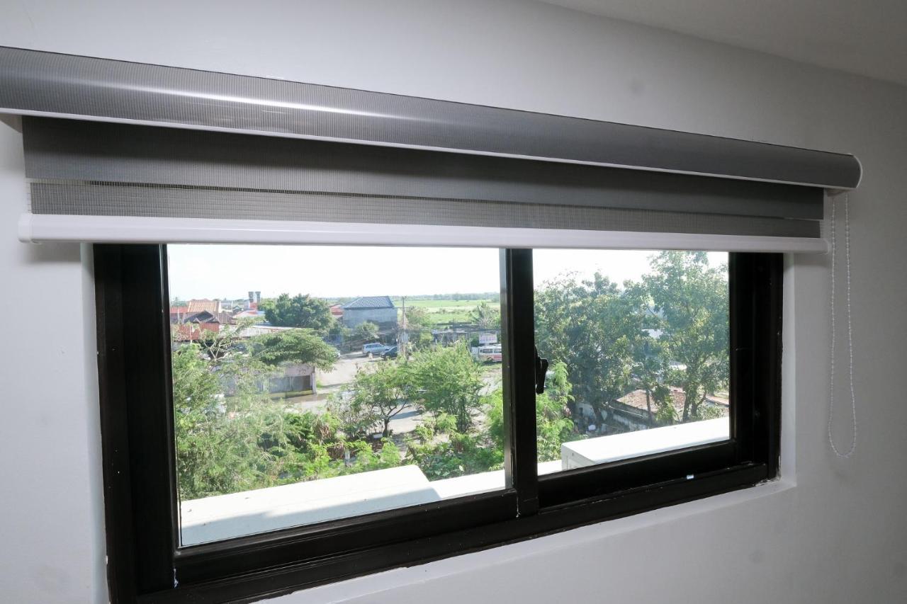 Rosey Hotel Cabanatuan City エクステリア 写真