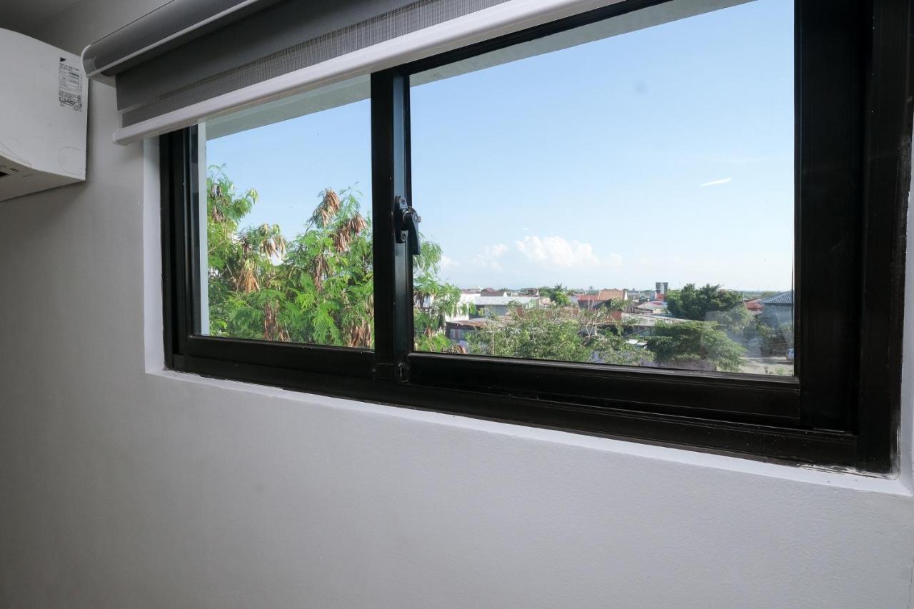 Rosey Hotel Cabanatuan City エクステリア 写真