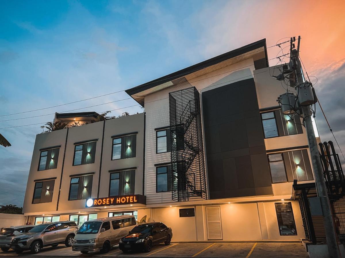 Rosey Hotel Cabanatuan City エクステリア 写真