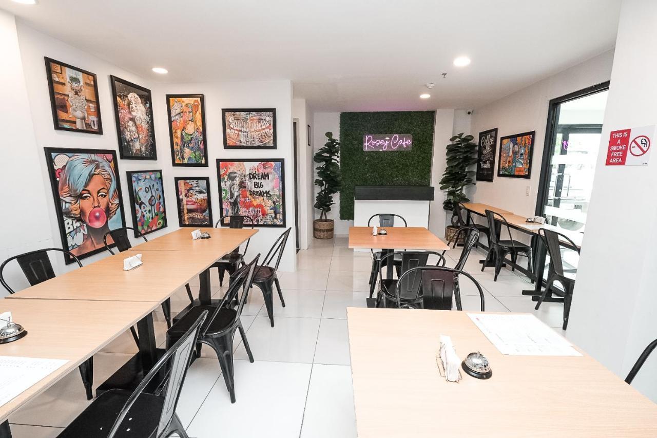 Rosey Hotel Cabanatuan City エクステリア 写真