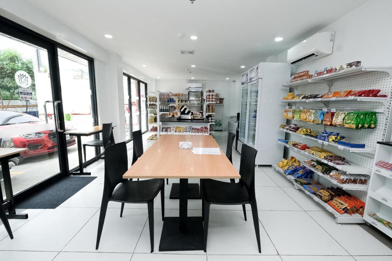 Rosey Hotel Cabanatuan City エクステリア 写真