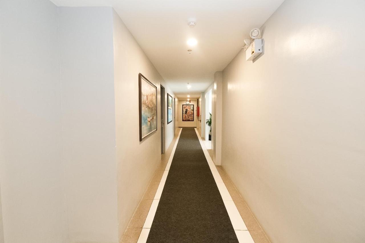 Rosey Hotel Cabanatuan City エクステリア 写真