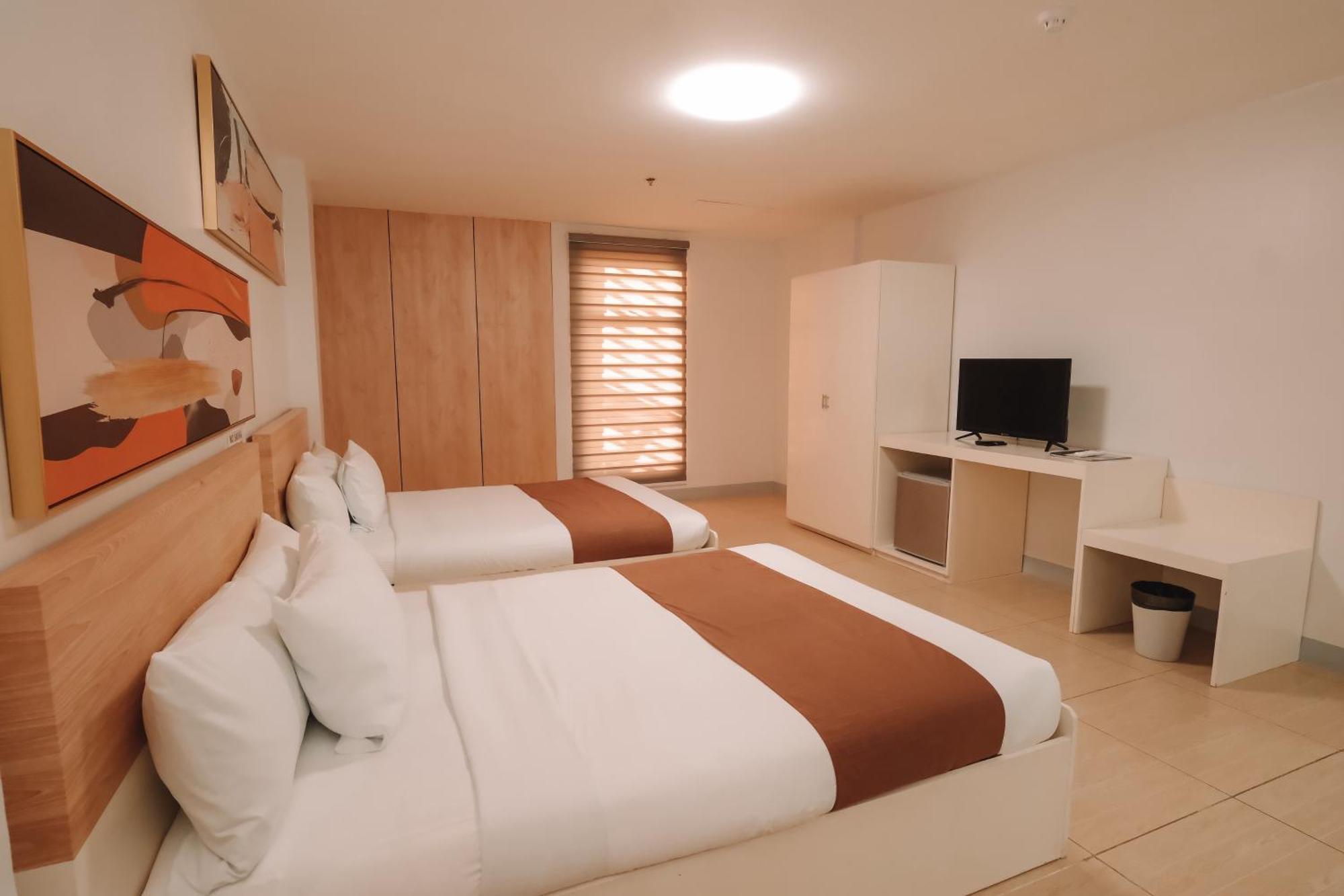 Rosey Hotel Cabanatuan City エクステリア 写真