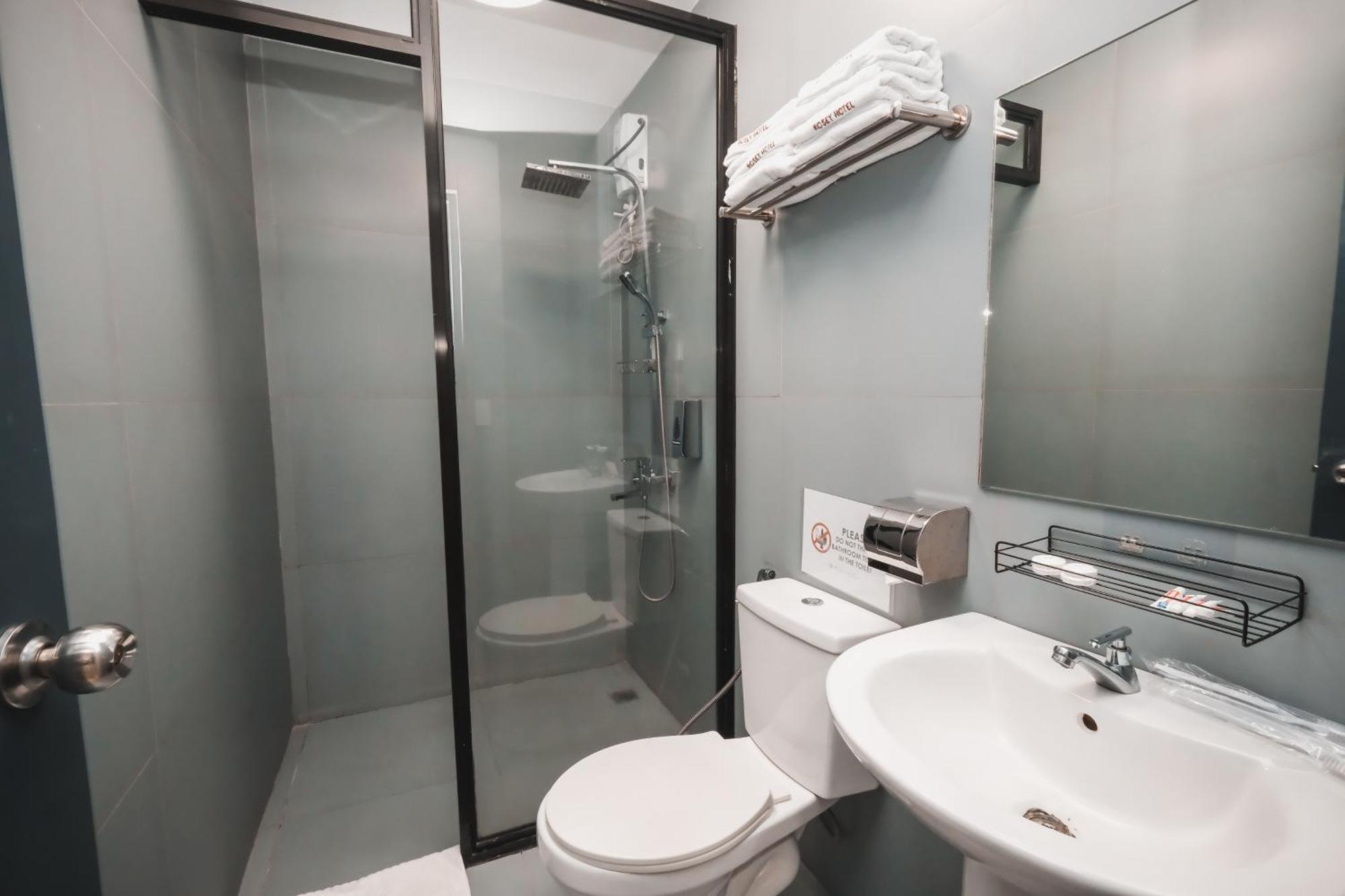 Rosey Hotel Cabanatuan City エクステリア 写真