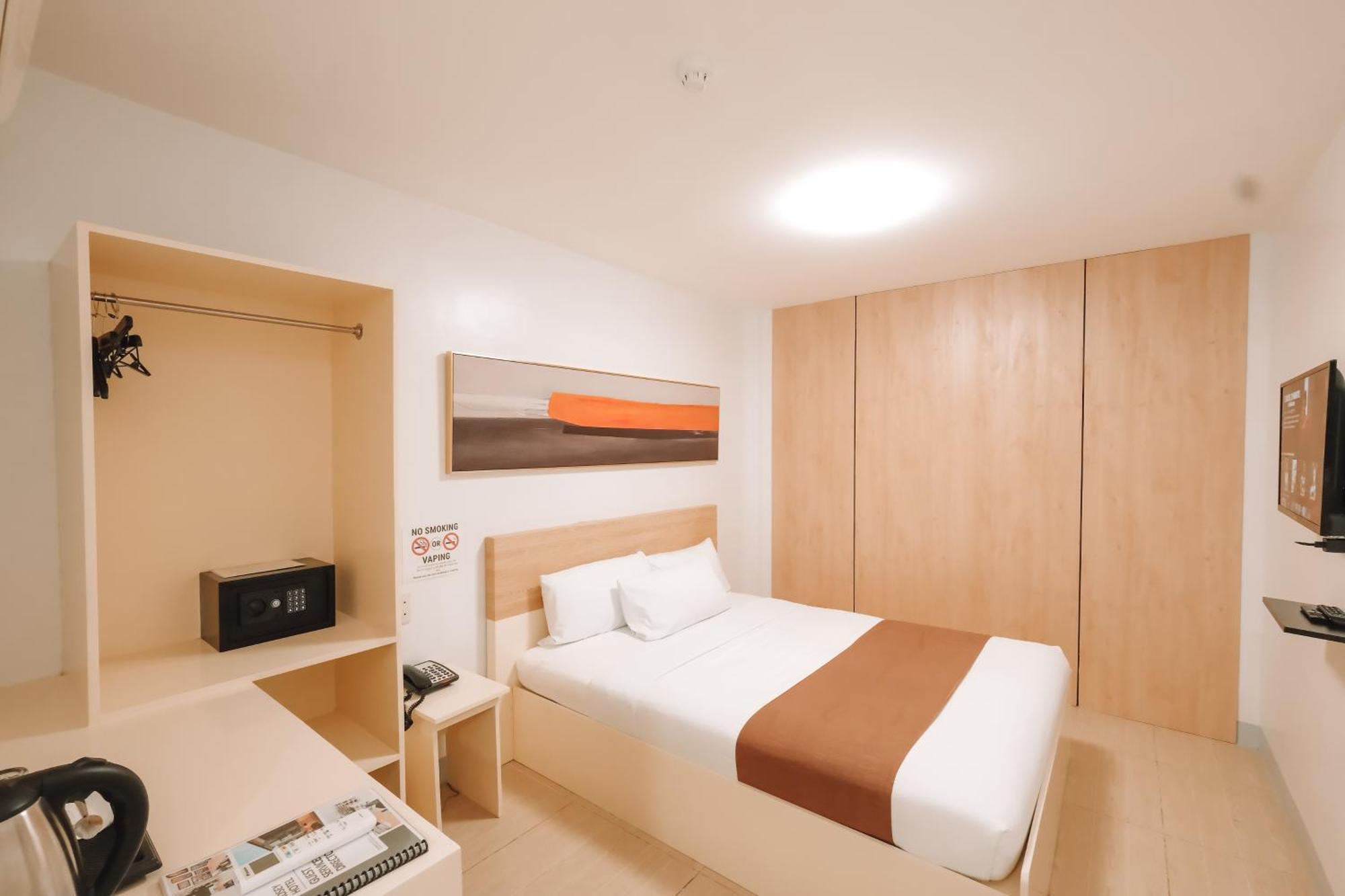 Rosey Hotel Cabanatuan City エクステリア 写真