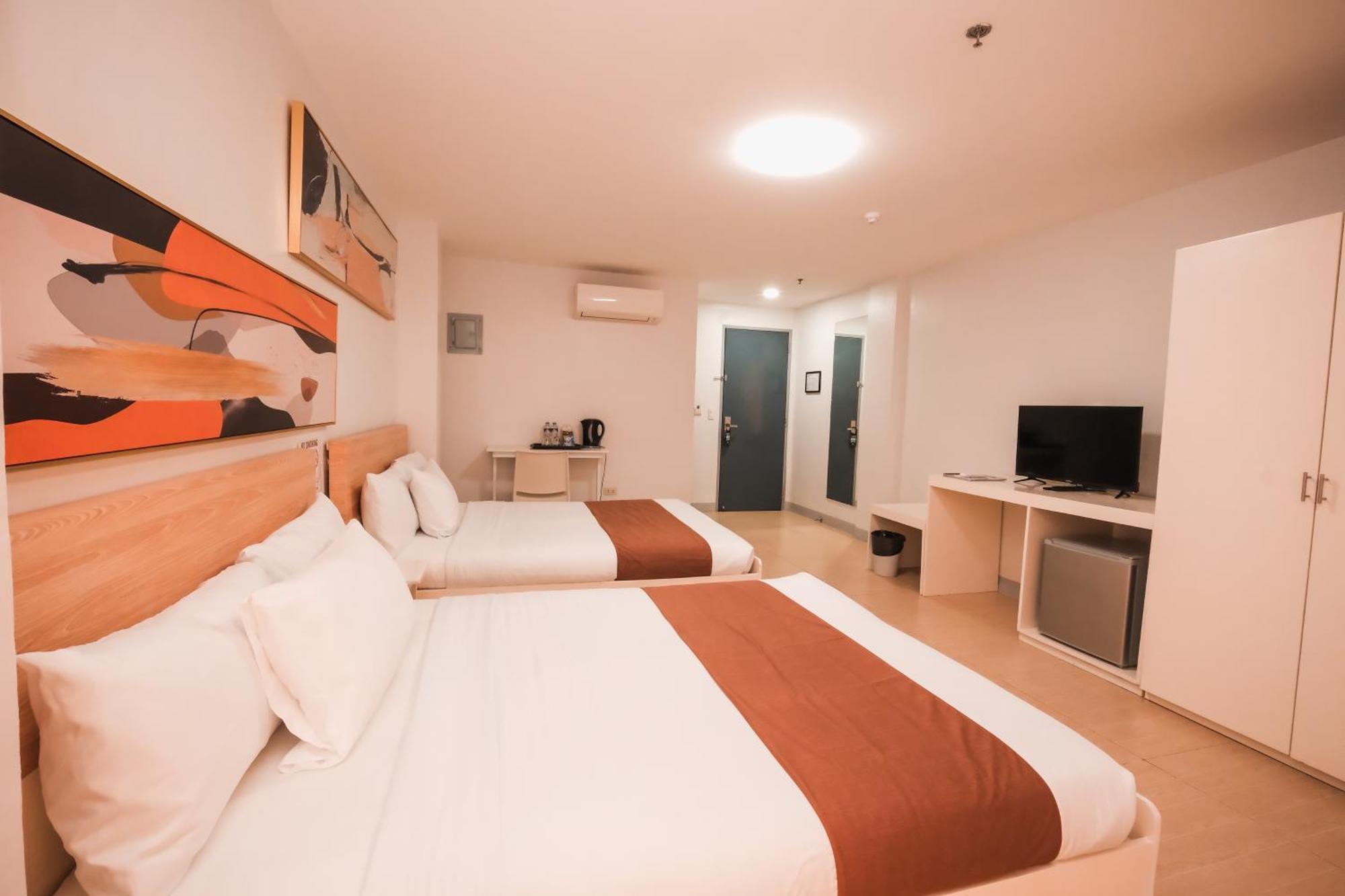 Rosey Hotel Cabanatuan City エクステリア 写真